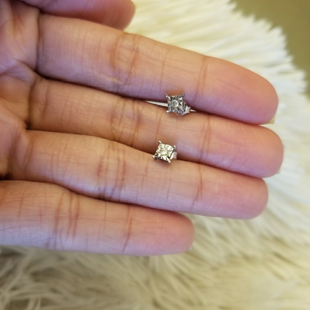 ❌Traded 🚫  Sterling silver stud 925